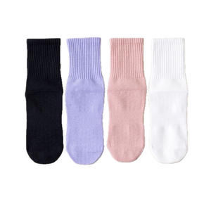 Chaussettes de sport Pilates professionnelles, couleur unie, antidérapantes, en coton peigné, chaussettes longues avec collants en peau de requin - Product Image 4