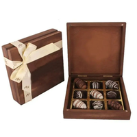Boîte cadeau de luxe musulmane pour l'Aïd Moubarak et le Ramadan avec séparateurs, laminage mat et gaufrage, emballage recyclable pour le chocolat
