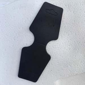 Étiquette suspendue en papier écologique personnalisée à prix abordable avec découpe et pochette en plastique pour sacs et chaussures - Product Image 6