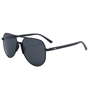 Nouvelles lunettes de soleil polarisées carrées avec verres TAC UV400, style tendance, protection UV classique, unisexe, pour la conduite en extérieur - Product Image 3