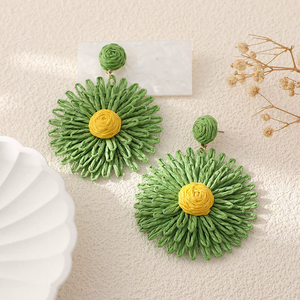Boucles d'oreilles artisanales en herbe Lafy tressée pour un style tendance voyage et vacances, accessoires en gros N5482 - Product Image 5