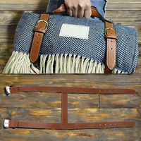 Couverture de pique-nique et de voyage moderne, populaire, imperméable, légère, en matériau PU, avec pompe à air externe, portable, à pompons personnalisés