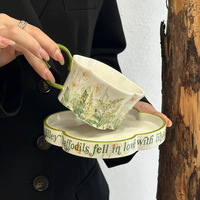 Vente en gros d'usine, tasses et assiettes en céramique iris violettes de haute qualité, ensemble rétro, luxe léger, cadeau d'affaires, tasse à café de haute beauté