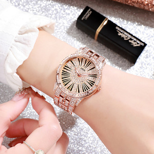 Montre pour femme au design décontracté avec chiffres romains, grand cadran tendance, bracelet en acier serti de diamants - Product Image 6