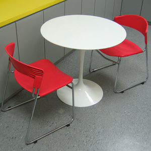 Tavolino Rotondo Bianco KL-007 con Gambe in Metallo Robuste, Tavolino da Caffè per Casa e Ufficio - Product Image 1