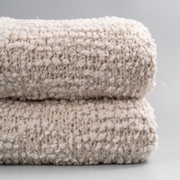 Personalisierbare Bouclé-Strick-Sherpa-Wendedecke aus 100 % Polyester – Texturierte, beidseitig warme Strickdecke für Sofa und Heimdekoration