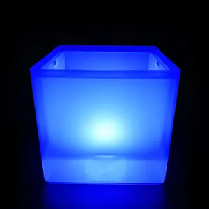 3.5L Light Up ถังน้ำแข็งพลาสติกสี่เหลี่ยมที่มีการออกแบบโลโก้ที่กำหนดเอง