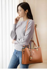 กระเป๋าสะพายข้างดีไซน์ใหม่ทันสมัย คุณภาพสูง หนัง PU กระเป๋าสะพายไหล่ กระเป๋าถือลำลองสุดหรูสำหรับผู้หญิง - Product Image 6