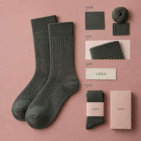 Chaussettes pour hommes en coton biologique, côtelées, couleur anthracite et sauge, avec talon et bout renforcés, tailles graduées, taille personnalisée, logo personnalisé