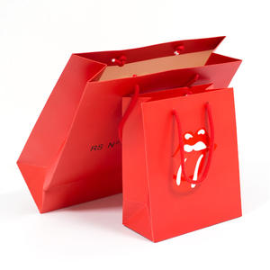 Sac en papier personnalisé avec logo imprimé UV, sac de shopping de luxe pour vêtements, bijoux, cosmétiques, sac en papier rouge pur <span class=keywords><strong>portable</strong></span> pour la vente au détail - Product Image 2