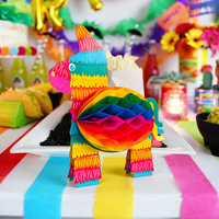Piñata en papier nid d'abeille colorée pour la décoration de table lors de fêtes et festivals