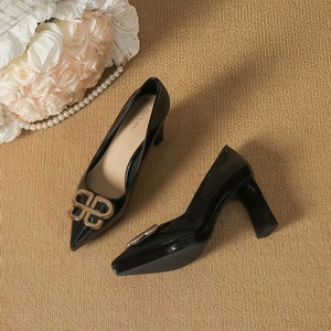 Chaussures élégantes à bout fermé pour femme, en cuir verni noir de qualité supérieure, talon épais de 8 cm, à enfiler, pour le bureau, avec semelle intermédiaire en PU - Product Image 6