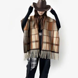 Poncho à carreaux français en gros avec franges et pompons, manteau cape, châle enveloppant pour femme, vêtement d'extérieur automne-hiver - Product Image 3