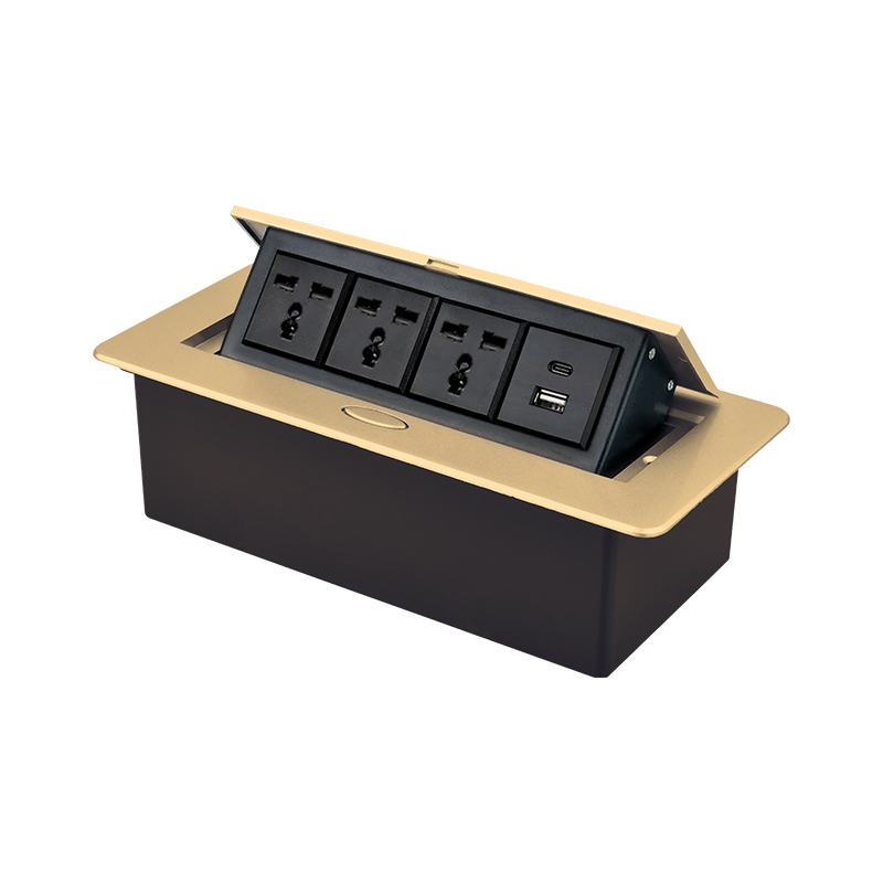 3 prises standard universelles + 1 USB + 1 TYPE C