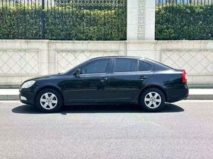 <span class=keywords><strong>Occasion</strong></span> 2012 <span class=keywords><strong>Skoda</strong></span> <span class=keywords><strong>Octavia</strong></span> Yijun Edition 1.6L <span class=keywords><strong>Essence</strong></span> Automatique Intérieur sombre R15 Pneus Sièges cuir FWD - Product Image 3
