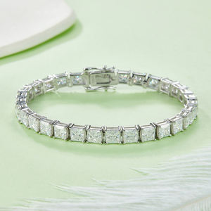 Pulsera de tenis J&C fabricada en plata S925, engastada a mano con diamantes cultivados en laboratorio de corte radiante - 0.5 ct por piedra, color D, claridad VVS - Product Image 2