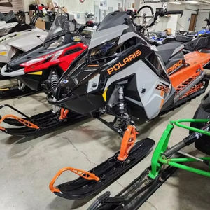 Moto de Nieve Polaris RMK 155 650 PRO, Vehículo Todoterreno de Montaña, Conducción Profesional en Nieve - Product Image 4
