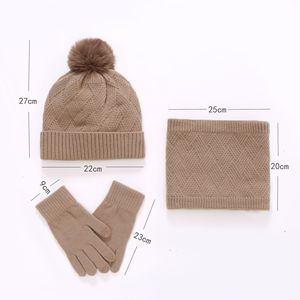Ensemble bonnet, écharpe et gants en laine d'alpaga blanc cassé pour femme, avec pompon, chaud et idéal pour le froid. - Product Image 5