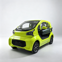 Quadricycle Électrique Populaire à Cabine Fermée pour Seniors, 4 Places, Mini Véhicule Électrique à Basse Vitesse pour le Quartier et les Voyages en Zone Rurale