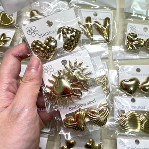 Joyería de acero inoxidable, pendientes de moda, caja sorpresa de joyería, pendientes de acero inoxidable chapados en oro de 18 quilates para mujer, pendientes de aro. - Product Image 3