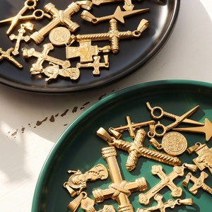 Colgante de Cruz Estilo Vintage de 5 Piezas, Acero Inoxidable Resistente al Color y Versátil, Accesorios al por Mayor para Hombres y Mujeres - Product Image 6