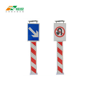 Poste de Advertencia Solar LED de 2.1M con Superficie Reflectante y Montaje en Suelo para Alerta de Seguridad Vial - Product Image 2
