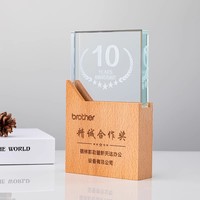 Trophée de pic de montagne tridimensionnel en bois massif personnalisé Souvenirs gravés en cristal Trophée de cristal de base en bois