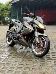 Potente Moto Stradale Kawasaki Z1000 con Motore a Quattro Cilindri in Linea da 1043cc, Design Aggressivo <span class=keywords><strong>SUGOMI</strong></span>, Velocità Massima >80km/h, Prodotta in Cina - Product Image 3