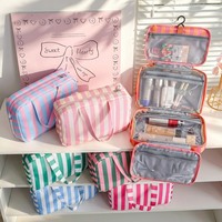 Trousse de Toilette Suspendue Personnalisée Rayée Pliable, Organisateur de Maquillage de Voyage Résistant à l'Eau avec Crochet