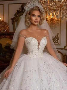Abito da Sposa NDB10458 con Scollo a V, Maniche Corte, Vita Alta, Paillettes, Strascico e Ricami in Pizzo con Perle - Product Image 3
