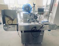 Applicateur automatique d'étiquettes à surface plane 180bph Machine d'étiquetage de flacons de bouteilles à dessus horizontal