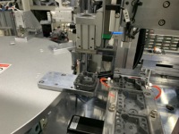 Ligne de production de machines d'assemblage automatique de boîtes de vitesses de voitures jouets LEGO fabriquées en usine