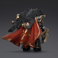 Le Fils de Dark Source Horus, le commandant de guerre Horus Izekal peut utiliser son prototype génétique pour devenir un homme