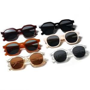 Lunettes de soleil carrées tendance vintage 2022 pour hommes et femmes, montures transparentes beige thé, petites lunettes de soleil polygonales - Product Image 2