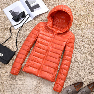 Veste d'hiver rembourrée pour <span class=keywords><strong>femme</strong></span> avec logo personnalisé, en duvet de canard blanc de haute qualité, avec sac, capuche intégrée - Product Image 5