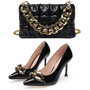 2023 New Designer Luxus Damen High-Heels Schuhe Tasche Set Herbst Hochwertige Damen Shallow Chain Sandalen Schuhe Brieftasche Set