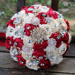Ramo de Rosas Artificiales de Primera Calidad con Pedrería y Cinta, Color Rojo Champán, para Novia, Boda, Quinceañera, Hecho a Mano - Product Image 1