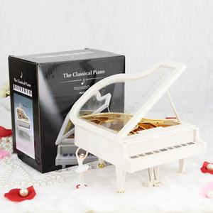 Caja de Música Giratoria con Bailarina y <span class=keywords><strong>Piano</strong></span>, Regalo Creativo <span class=keywords><strong>para</strong></span> San Valentín o Cumpleaños, Modelo al por Mayor - Product Image 1