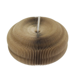 Tiragraffi per Gatti Moderno a Forma di Organo con Catnip, Pieghevole, Riutilizzabile, Interattivo, con Campanello Incluso, in Cartone Ondulato - Product Image 4