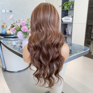 Precio de Fábrica al por Mayor Peluca Sintética con Frente de Encaje Transparente 13x4 de Alta Densidad Resistente al Calor con Línea de Cabello Estilo Escandinavo - Product Image 1