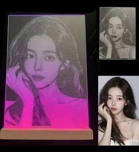 Pintura de Retrato en Vidrio Martillado de Diseño Exclusivo, Fotos Personalizadas de Conciertos de Ídolos, un Regalo Preciado para los Fans. - Product Image 1