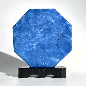 Medaglia d'Onore Ottagonale Ecologica con Texture Marmo Blu, Base Nera Ondulata con Incisione a <span class=keywords><strong>Ombra</strong></span>, Logo Personalizzato, Premio Aziendale di Riconoscimento - Product Image 2