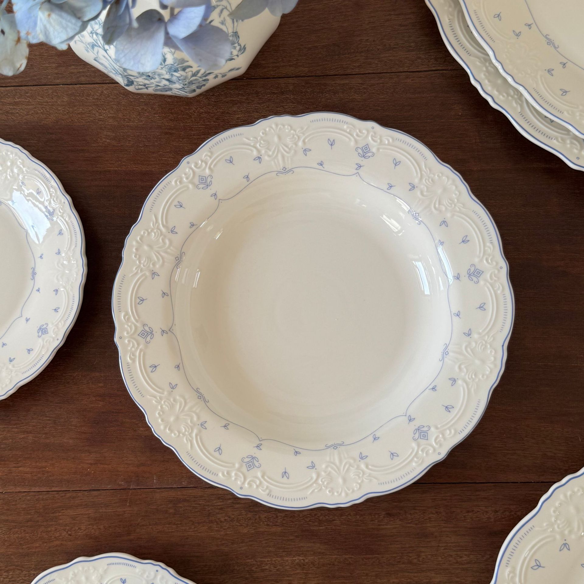 Antique blue floral soup plate-23x4 cm
