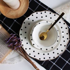 Plato de Cerámica Vintage Blanco y Negro para Desayuno con Borde Dorado, Diseño de Ondas, Puntos y Rayas - Product Image 4