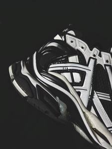 Baskets respirantes tendance avec boîte d'origine, chaussures de marche décontractées de créateur pour le dropshipping, idéales pour les passionnés de sport et les coureurs - Product Image 2