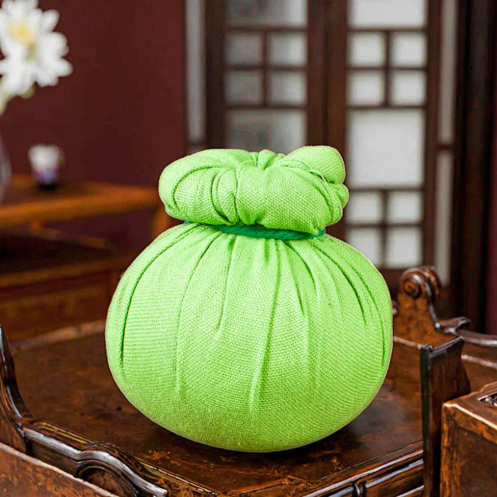 Traditional Chinese Herbal Medicine Kit and Head Massage in Beauty Salons