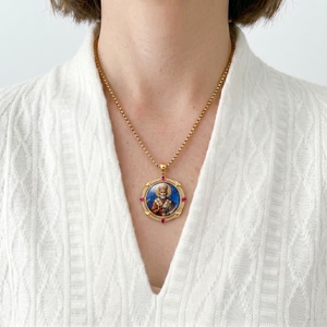 Colgante de San Nicolás de Lapislázuli para Viajeros, Amuleto Pintado a Mano del Santo Patrón del Comercio, Cadena de Latón Figaro - Product Image 3