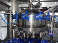 Ligne de production de remplissage de canettes de bière entièrement automatique, machine de remplissage de canettes de boissons gazeuses
