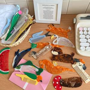 หวีผมอะซิเตทขนาดเล็ก ดีไซน์น่ารัก รูปสัตว์ <span class=keywords><strong>ผัก</strong></span> ผลไม้ <span class=keywords><strong>ปลา</strong></span> แยกเส้นผมง่าย - Product Image 3