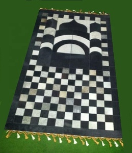 Tapis de prière en cuir véritable noir et blanc CHEVEUX VÉRITABLES sur CUIR - Product Image 1